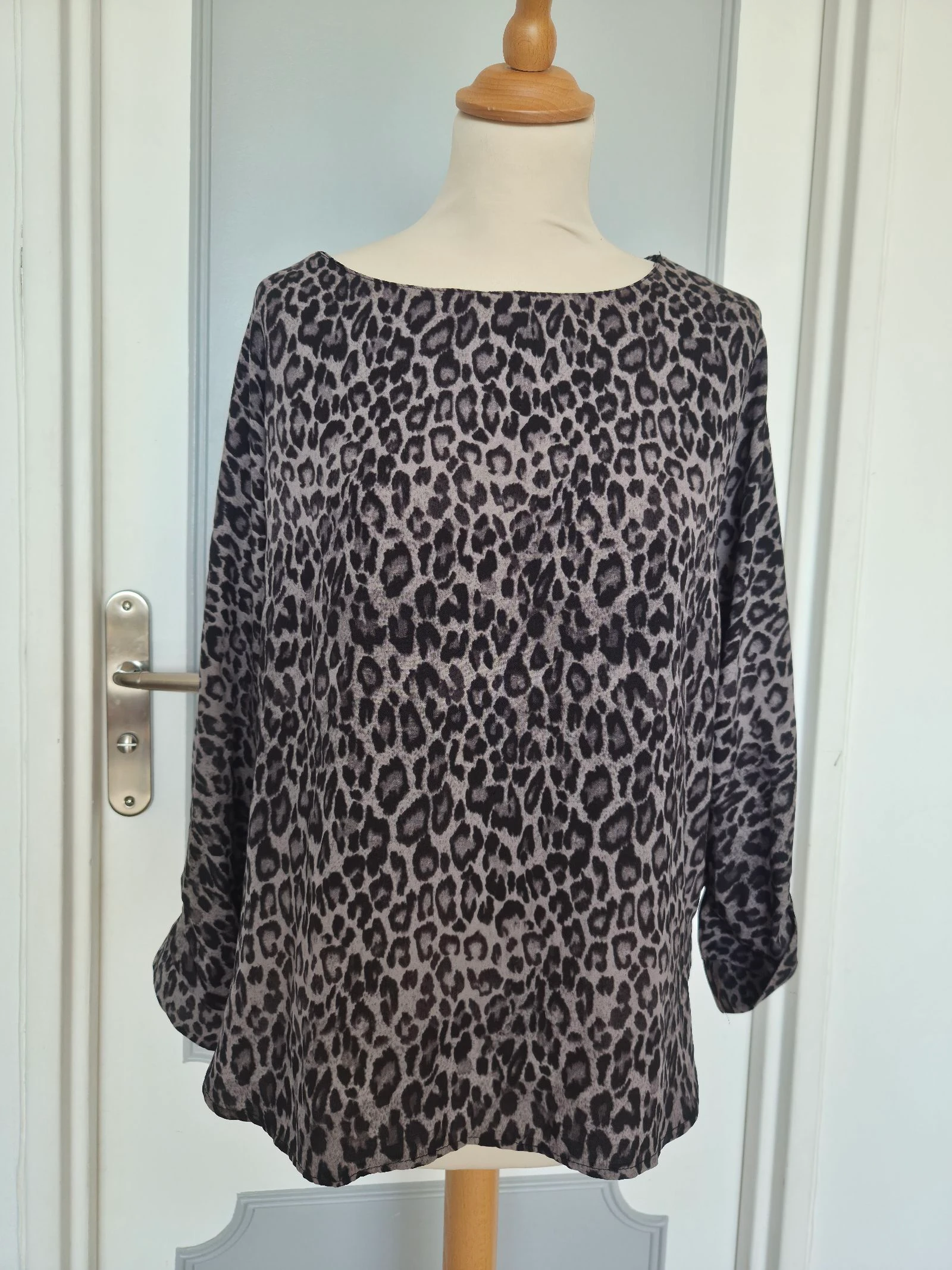 Blouse 3/4 motif léopard Neuf Taille 1
